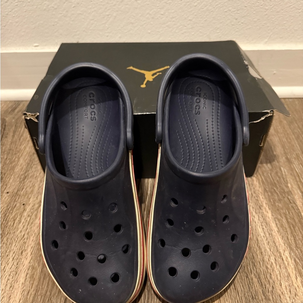 Men’s Navy Classic Slip on Crocs Mens 7 Women’s 9 - Picture 2 of 7